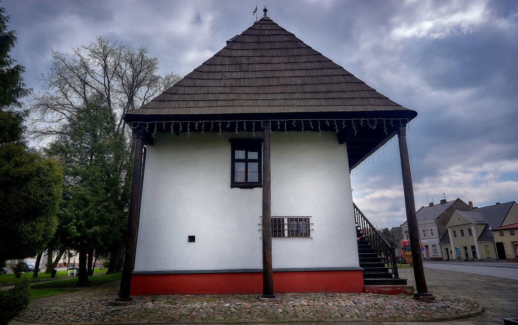 Jedyny w Polsce drewniany ratusz znajduje się w Sulmierzycach