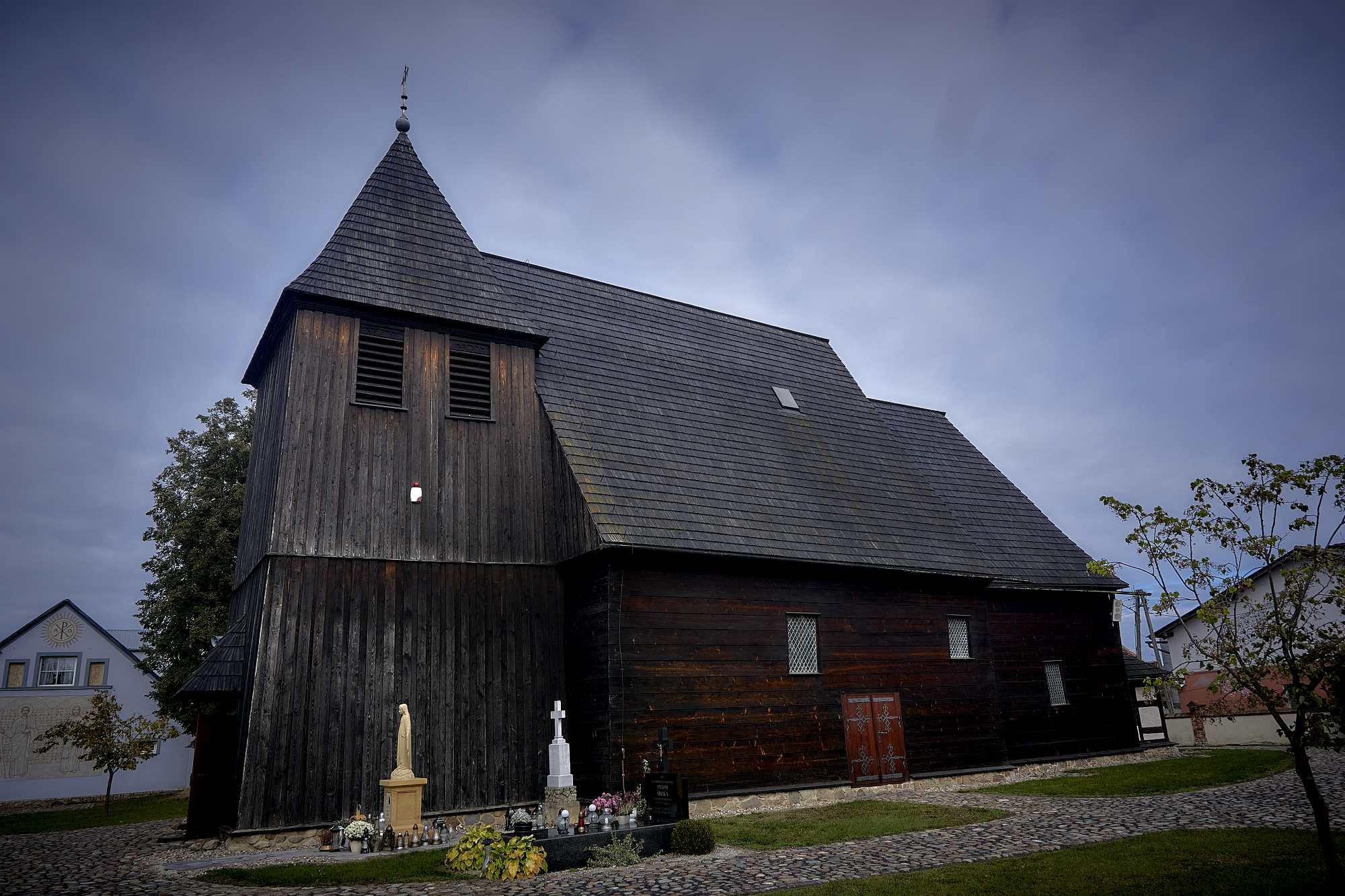 Kosieczyn drewniany kościół na szlaku regionu kozła