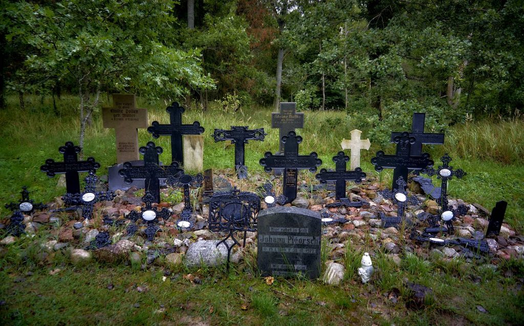 stary cmentarz ewangeliscki w Smołdzińskim Lesie