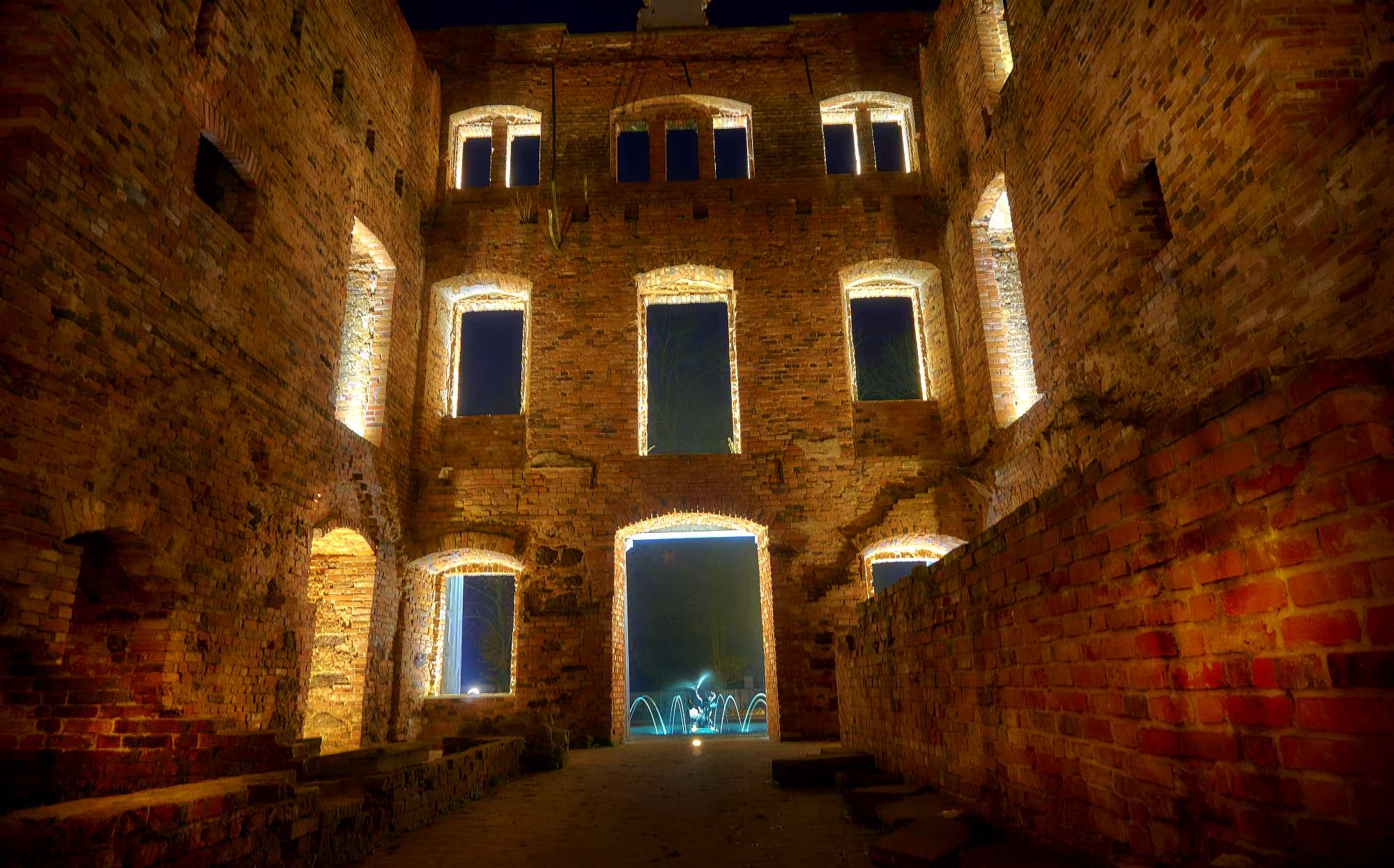 Pałac w Zatoniu można zwiedzać w nocy