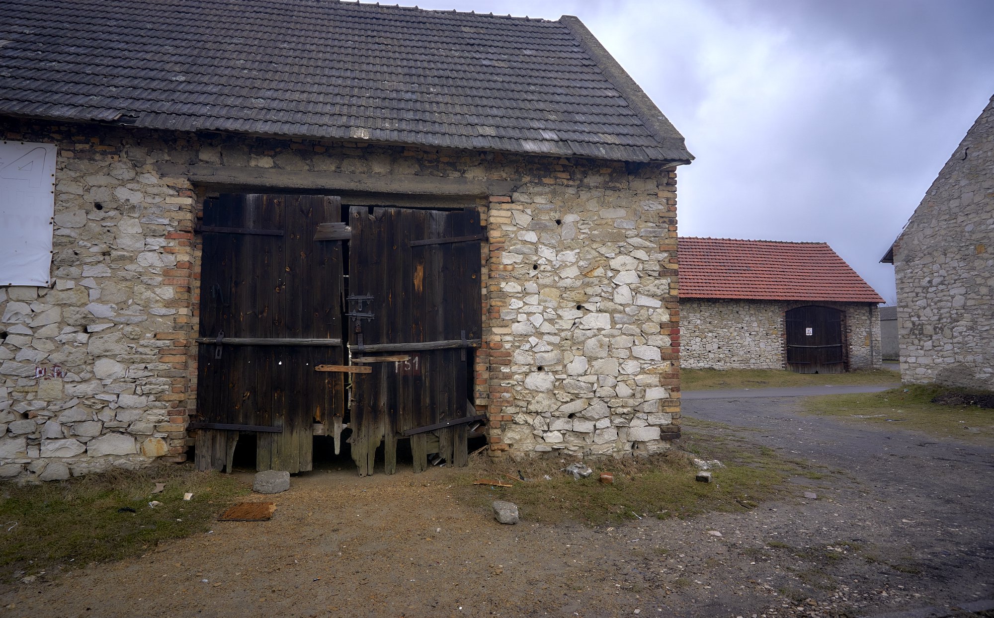 zabytkowe stodoły w Żarkach