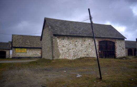 zabytkowe stodoły w Żarkach